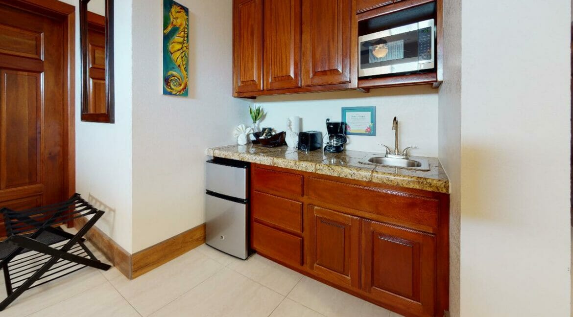 Grand-Caribe-Ocean-Front-Deluxe-BVS22-Kitchen(2)